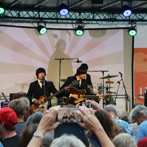 help-beatles-tribute-band-8-web-11